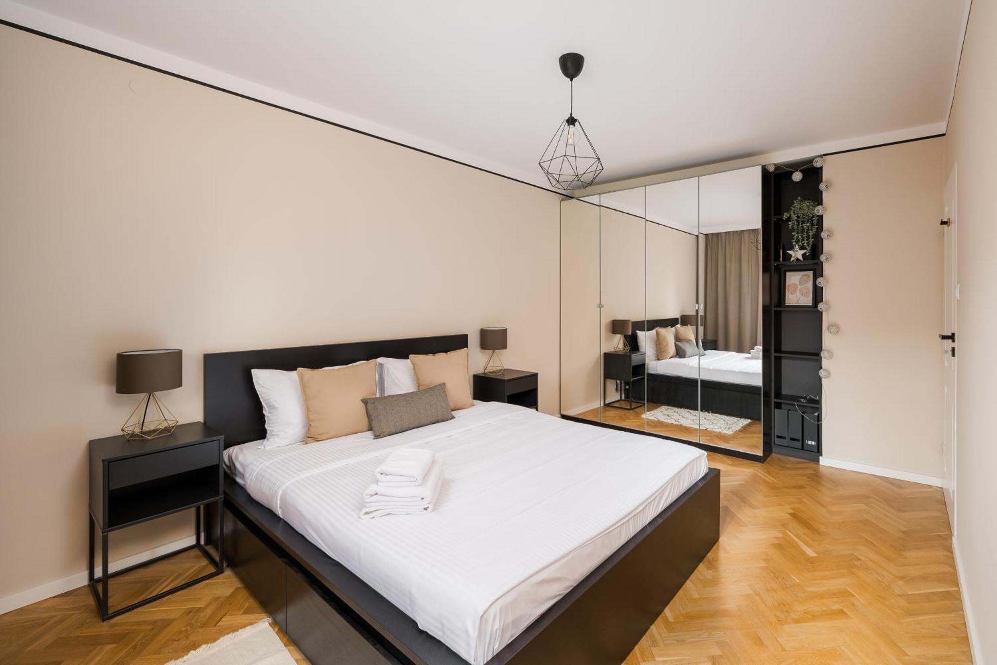 Metro Kabaty Deluxe Apartament *
